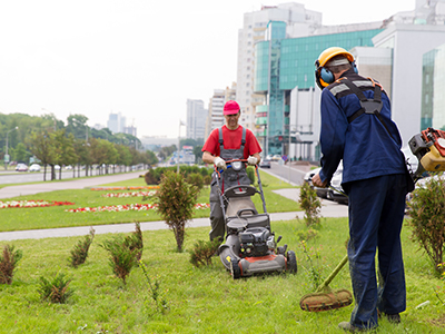 Prizma FM Zrt.: Kertészet, Növénygondozás, Zöldterületkarbantartás, Fűnyírás, Öntözés, Hótakarítás a Prizma Csoporttól. Növénygondozás, kaszálás, hóeltakarítás komplex megoldás! Modern gépparkunk és felkészült munkatársaink segítségével a legváratlanabb helyzetekben is hatékonyan tudjuk ügyfeleink igényeit kielégíteni.